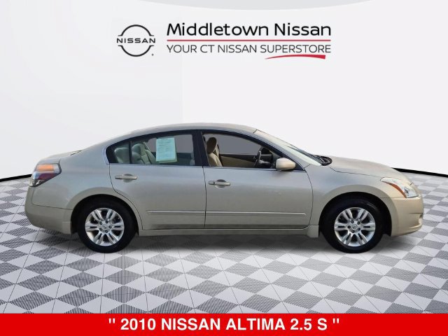 Used 2010 Nissan Altima 2.5 S w/ Convenience Pkg FWD image 2