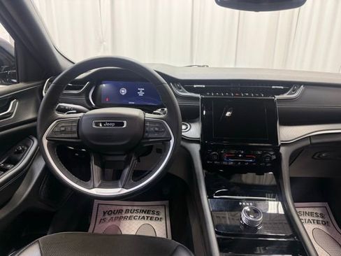 Used 2023 Jeep Grand Cherokee L Altitude image 4