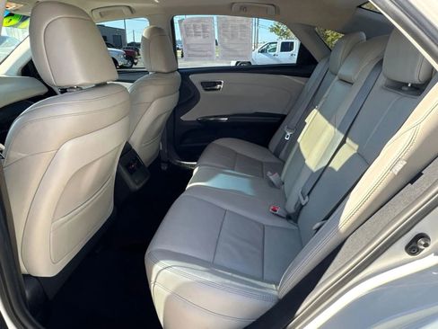 Used 2016 Toyota Avalon Limited image 25
