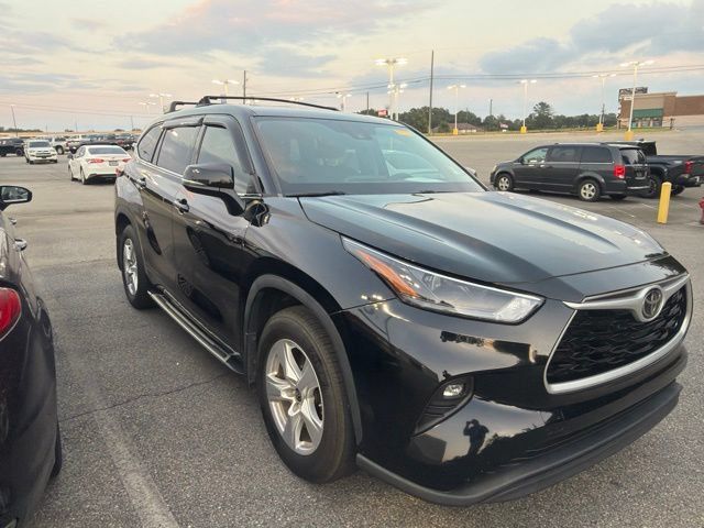 Used 2022 Toyota Highlander LE AWD/4WD image 21
