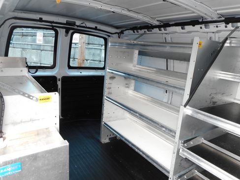Used 2015 Chevrolet Express 2500 RWD image 22