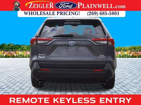 Used 2022 Toyota RAV4 XLE image 4