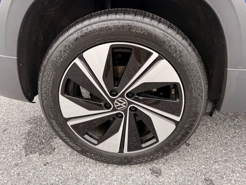 Used 2023 Volkswagen Taos SE image 30