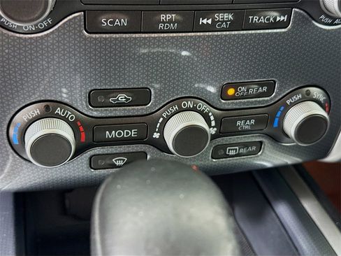 Used 2019 Nissan Pathfinder SL image 9