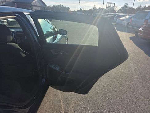 Used 2021 Chevrolet Malibu LT image 12