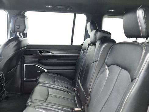 Certified 2024 Jeep Wagoneer Series II w/ Flexible Seating Group AWD/4WD image 24