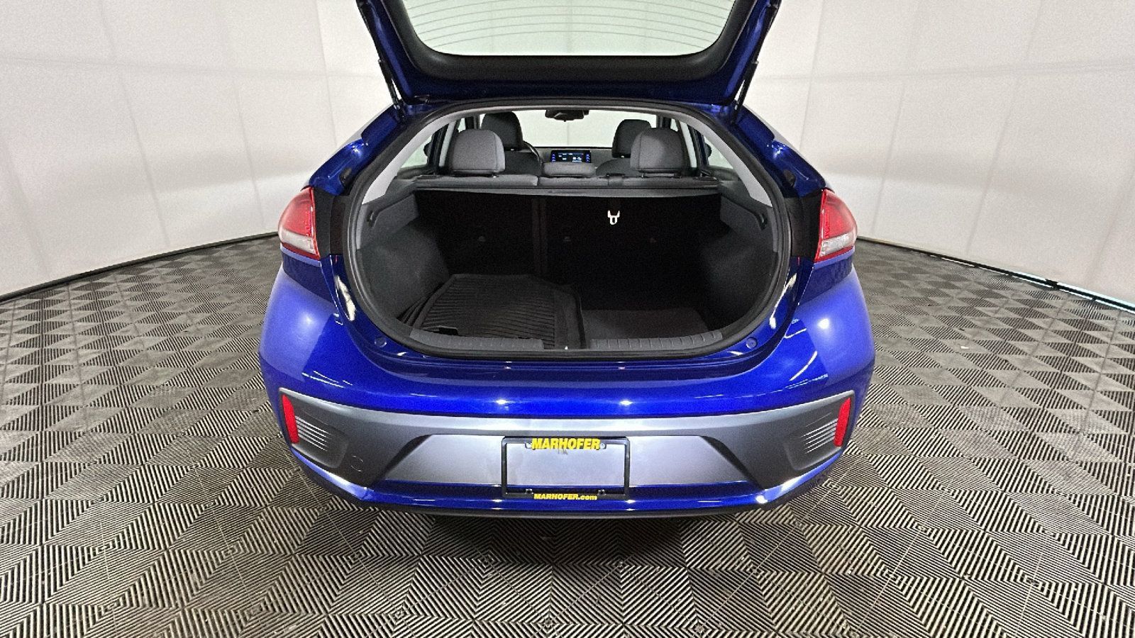 Used 2020 Hyundai Ioniq SE FWD image 32