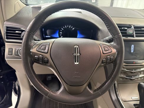 Used 2013 Lincoln MKX FWD image 15
