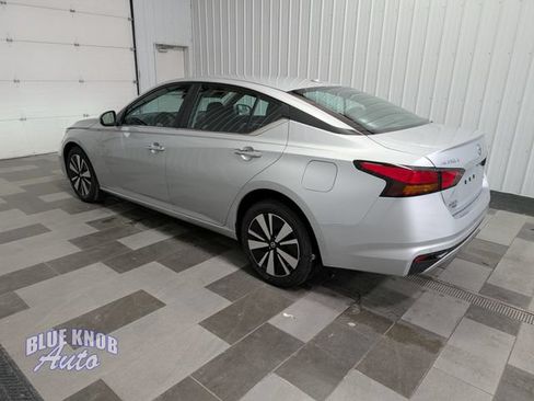 Used 2022 Nissan Altima 2.5 SV AWD/4WD image 2