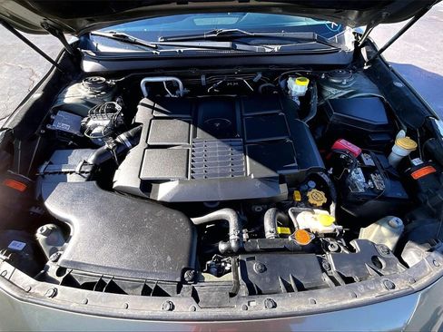 Used 2017 Subaru Outback 3.6R Touring image 10