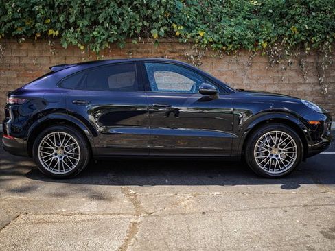 Used 2023 Porsche Cayenne Platinum Edition image 11