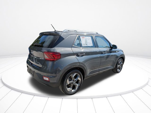Used 2025 Hyundai Venue SEL FWD image 4