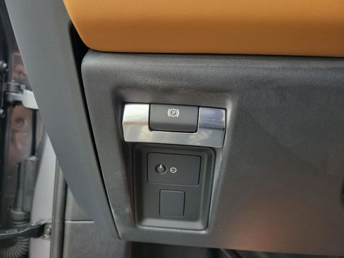 Used 2024 Land Rover Defender 110 X-Dynamic SE image 14