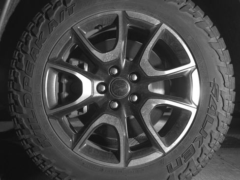 Used 2025 Jeep Compass Trailhawk AWD/4WD image 12