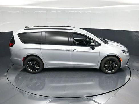 New 2026 Chrysler Pacifica Select image 50