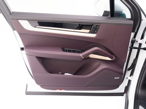 New 2025 Porsche Cayenne E-Hybrid image 22