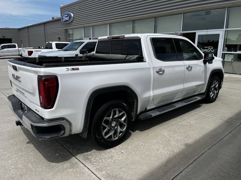 Used 2022 GMC Sierra 1500 SLT w/ SLT Premium Plus Package AWD/4WD image 3