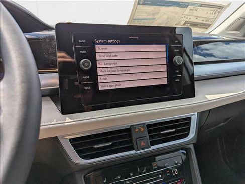 New 2025 Volkswagen Taos SE image 17