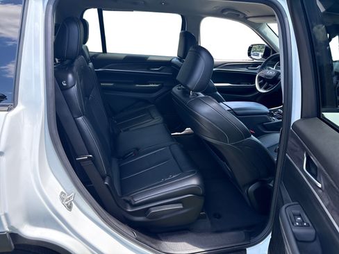 Used 2023 Jeep Grand Cherokee L Limited image 20