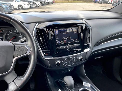 Used 2022 Chevrolet Traverse LT image 9