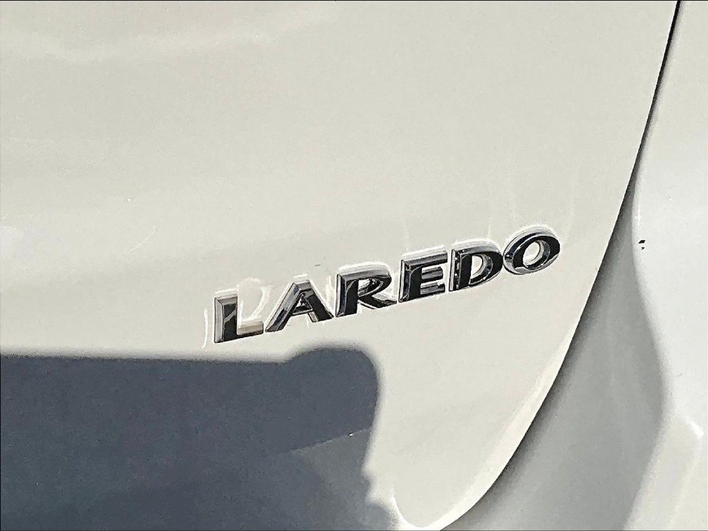 Used 2021 Jeep Grand Cherokee Laredo AWD/4WD image 26