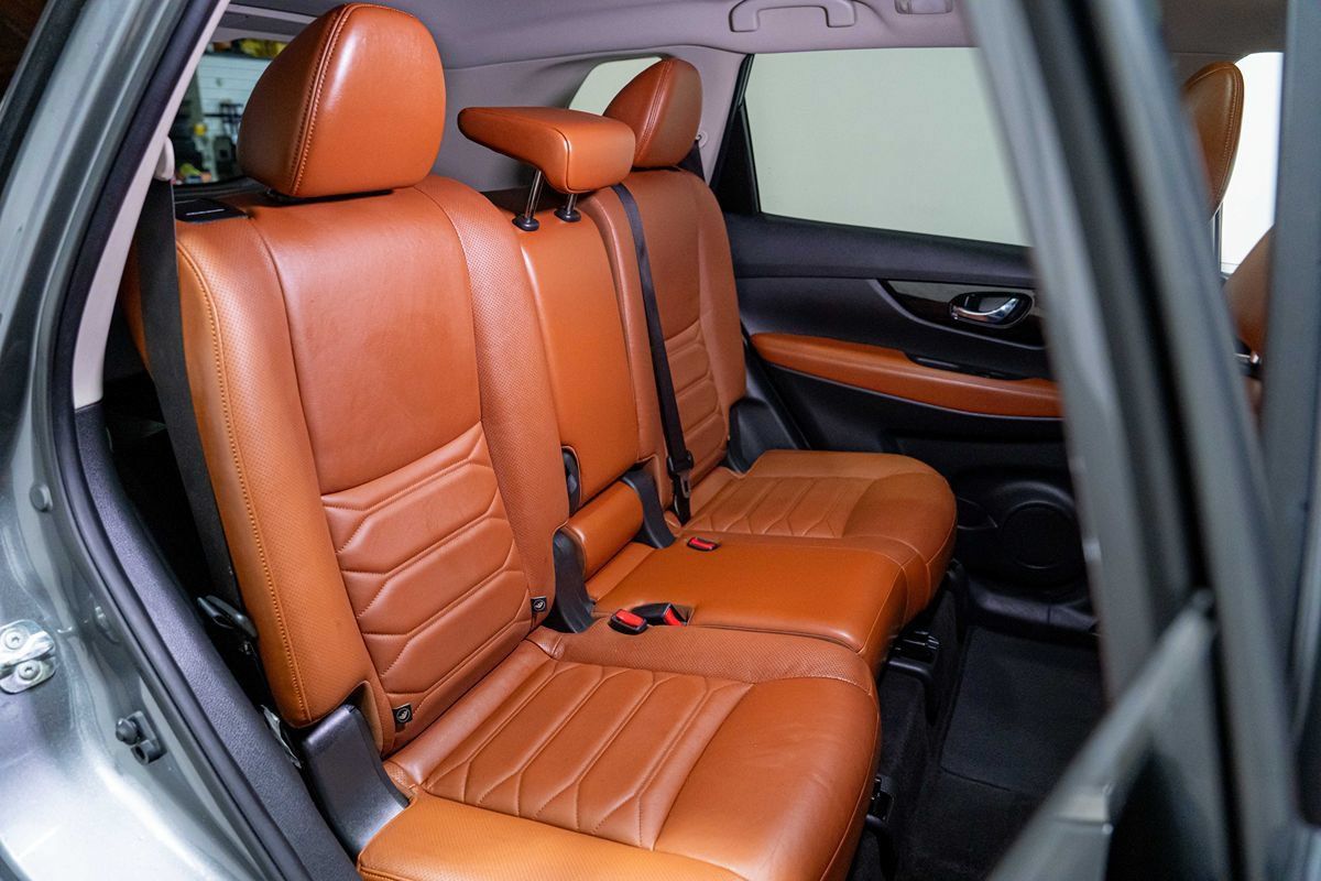 Used 2018 Nissan Rogue SL w/ Premium Package FWD image 17