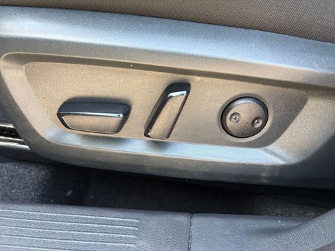 Used 2025 Nissan Rogue SV AWD/4WD image 22