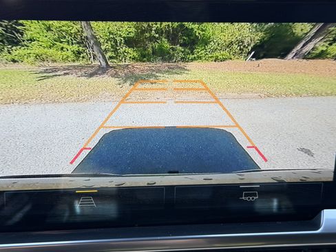 Used 2023 Chevrolet Silverado 1500 LT image 13