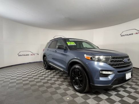 Used 2021 Ford Explorer XLT w/ Equipment Group 202A AWD/4WD image 2