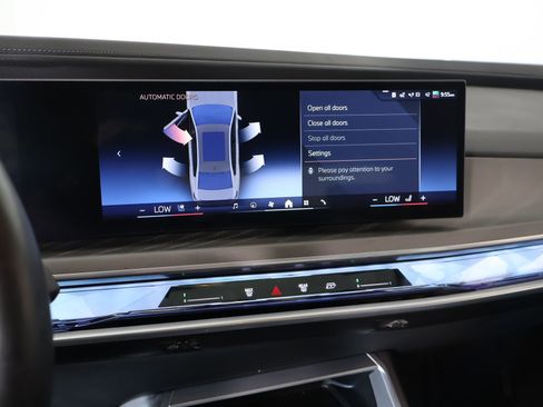 Used 2025 BMW 760i xDrive w/ Executive Package AWD/4WD image 5