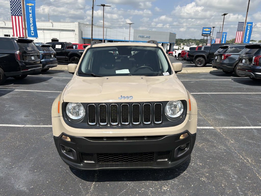 Used 2016 Jeep Renegade Latitude FWD image 8