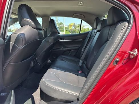 Used 2020 Toyota Camry XLE image 14