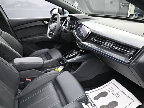 Used 2025 Audi Q4 e-tron Premium Plus w/ Premium Plus image 38