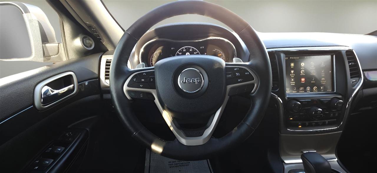 Used 2017 Jeep Grand Cherokee Laredo AWD/4WD image 13
