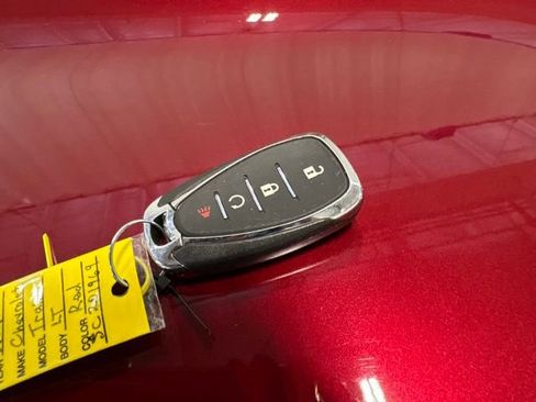 Used 2025 Chevrolet Trax LT FWD image 8