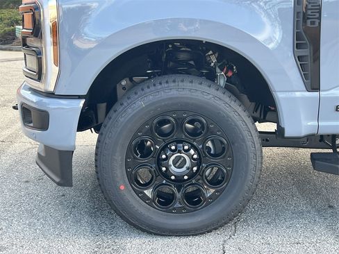 New 2026 Ford F250 Lariat w/ Black Appearance Package image 34