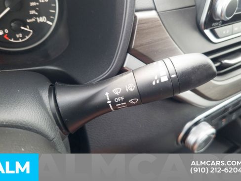 Used 2025 Nissan Altima 2.5 SV FWD image 31