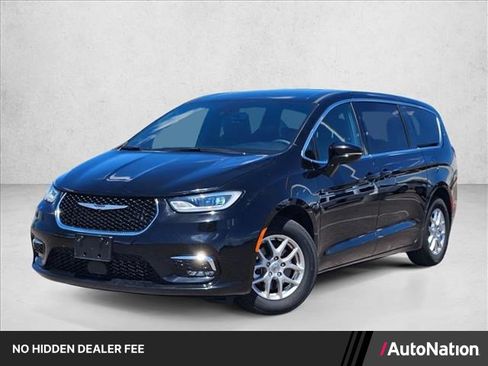 Used 2025 Chrysler Pacifica Select FWD image 1