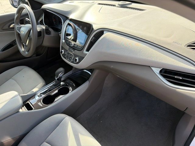 Used 2025 Chevrolet Malibu LT FWD image 11