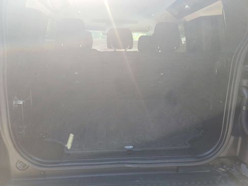 Used 2020 Land Rover Defender 110 image 31