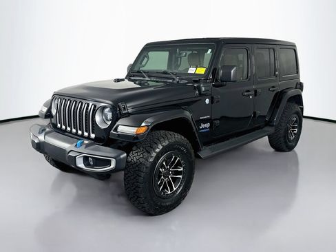 Used 2022 Jeep Wrangler Unlimited Sahara w/ Cold Weather Group AWD/4WD image 3