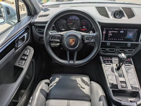 Used 2025 Porsche Macan AWD/4WD image 23