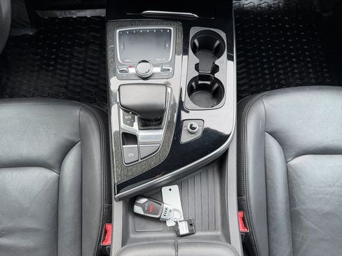 Used 2017 Audi Q7 3.0T Premium image 31