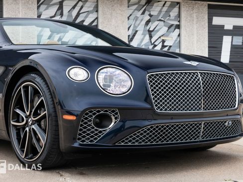 Used 2021 Bentley Continental GT image 2