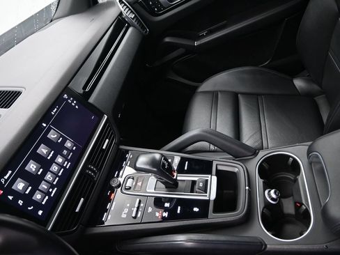 Used 2022 Porsche Cayenne Platinum Edition AWD/4WD image 20