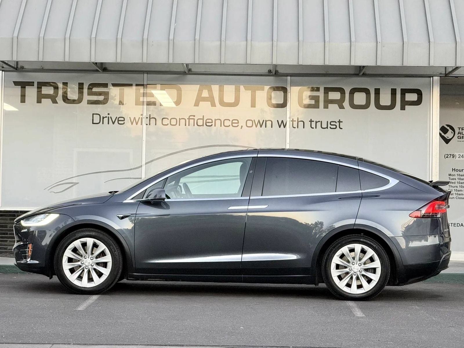 Used 2019 Tesla Model X 75D AWD/4WD image 4