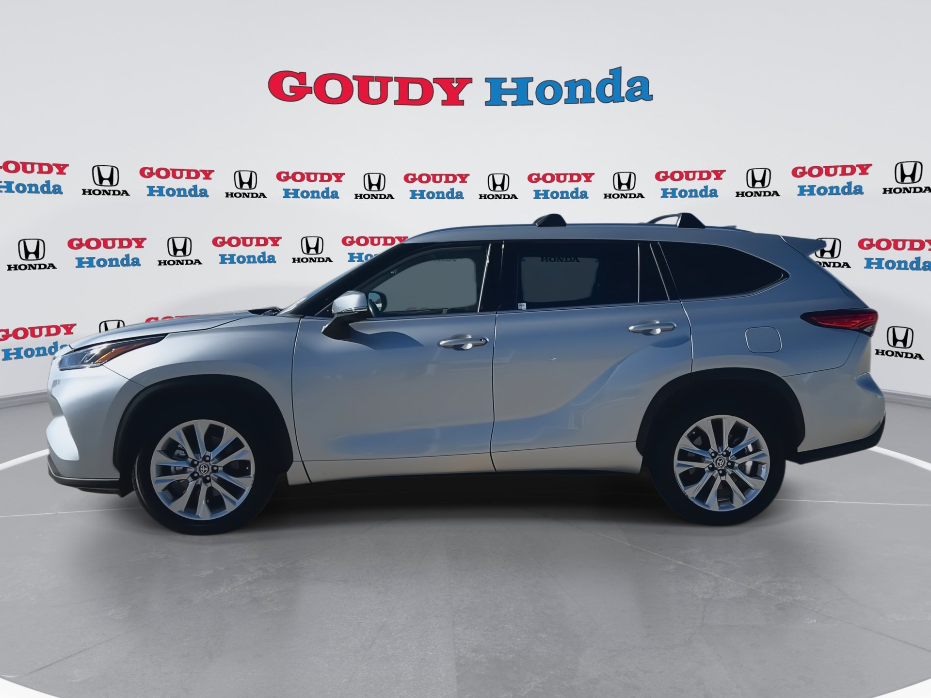 Used 2020 Toyota Highlander Limited FWD image 5