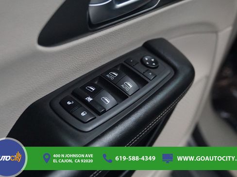 Used 2022 Chrysler Pacifica Touring-L FWD image 19