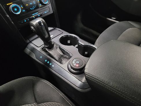 Used 2018 Ford Explorer XLT AWD/4WD image 26