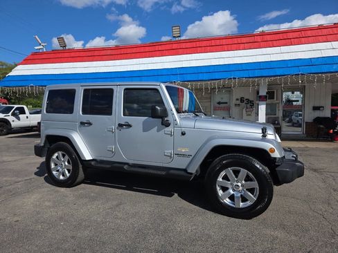 Used 2012 Jeep Wrangler Unlimited Sahara w/ Dual Top Group image 6